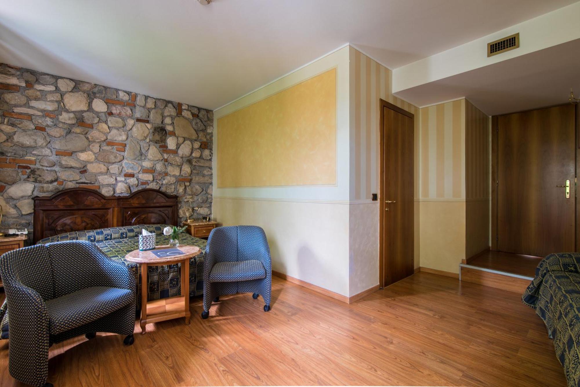 Hotel Porta Del Sole Сояно-дель-Лаґо Екстер'єр фото