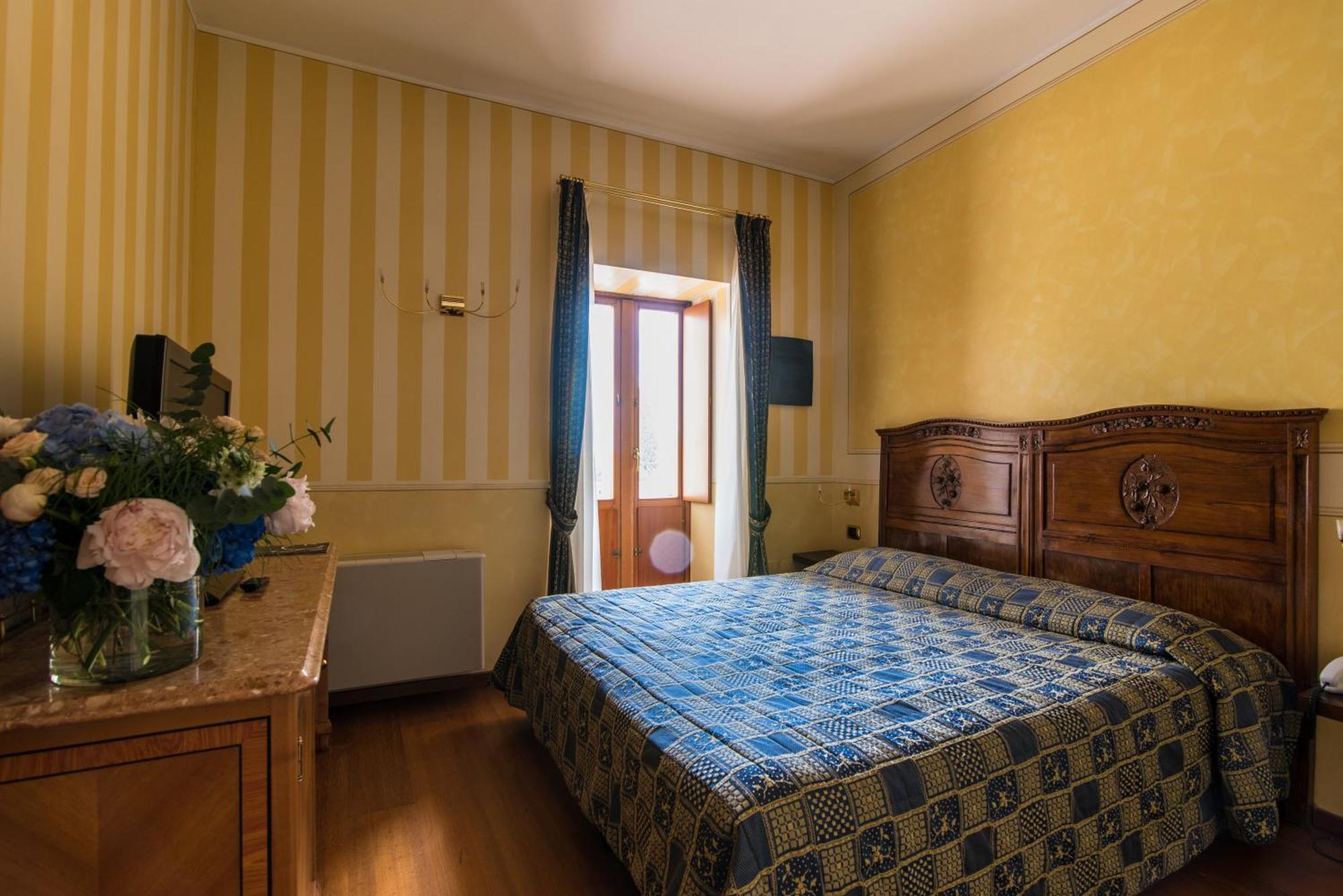 Hotel Porta Del Sole Сояно-дель-Лаґо Екстер'єр фото