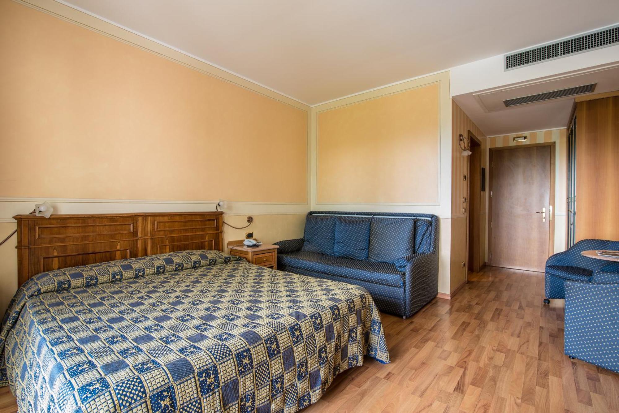 Hotel Porta Del Sole Сояно-дель-Лаґо Екстер'єр фото