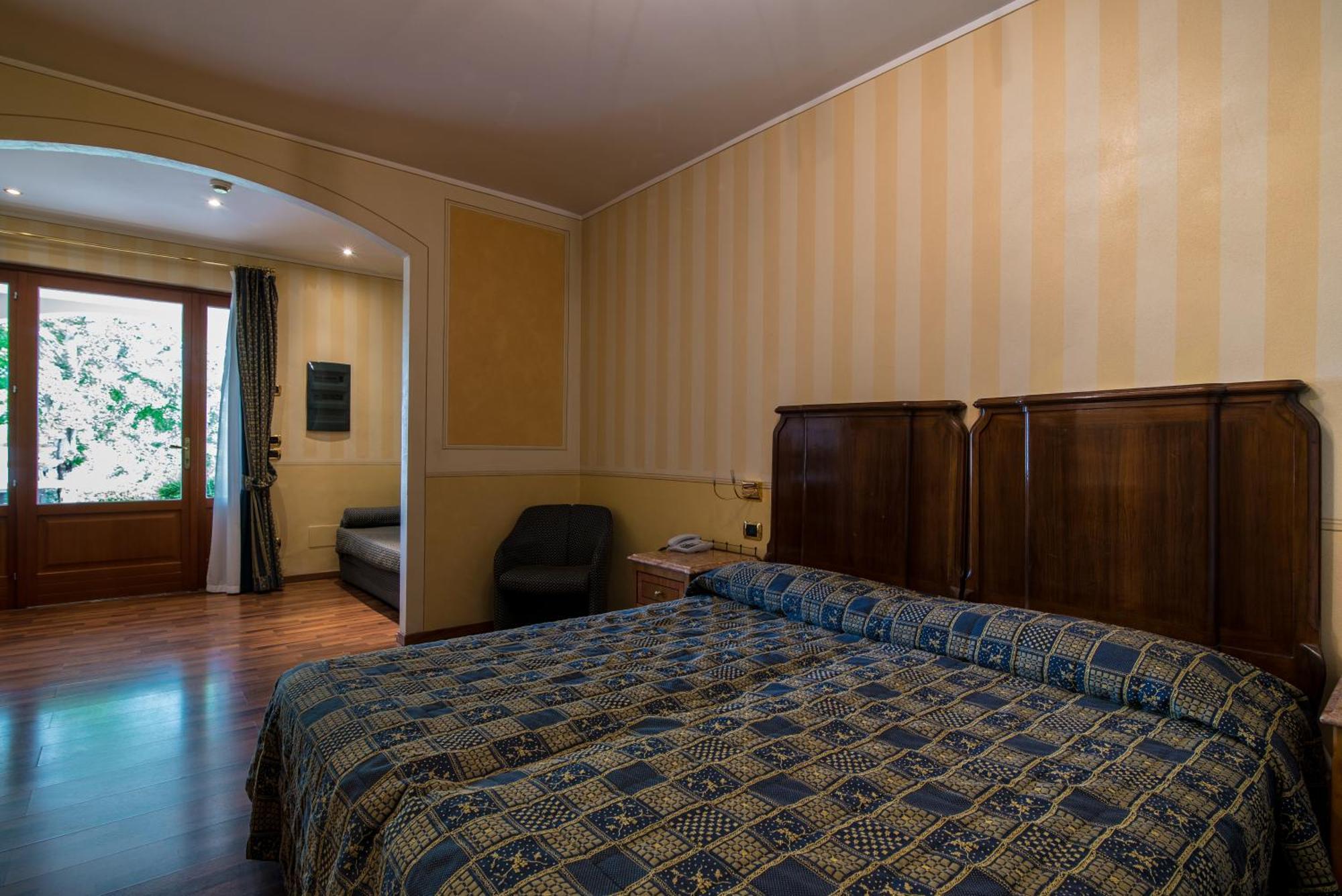 Hotel Porta Del Sole Сояно-дель-Лаґо Екстер'єр фото