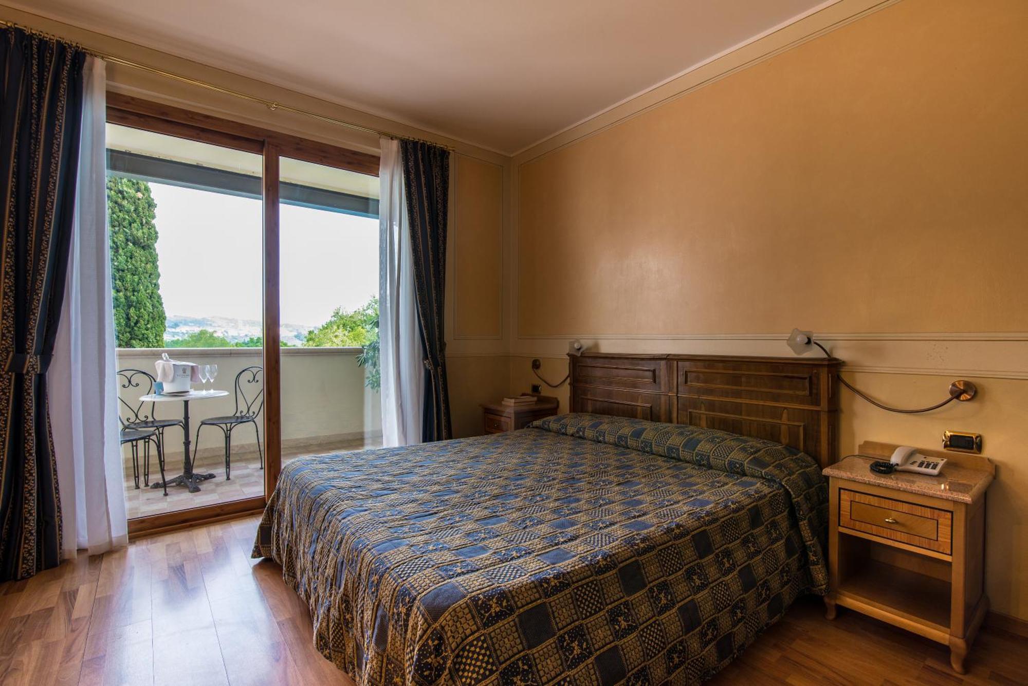 Hotel Porta Del Sole Сояно-дель-Лаґо Екстер'єр фото