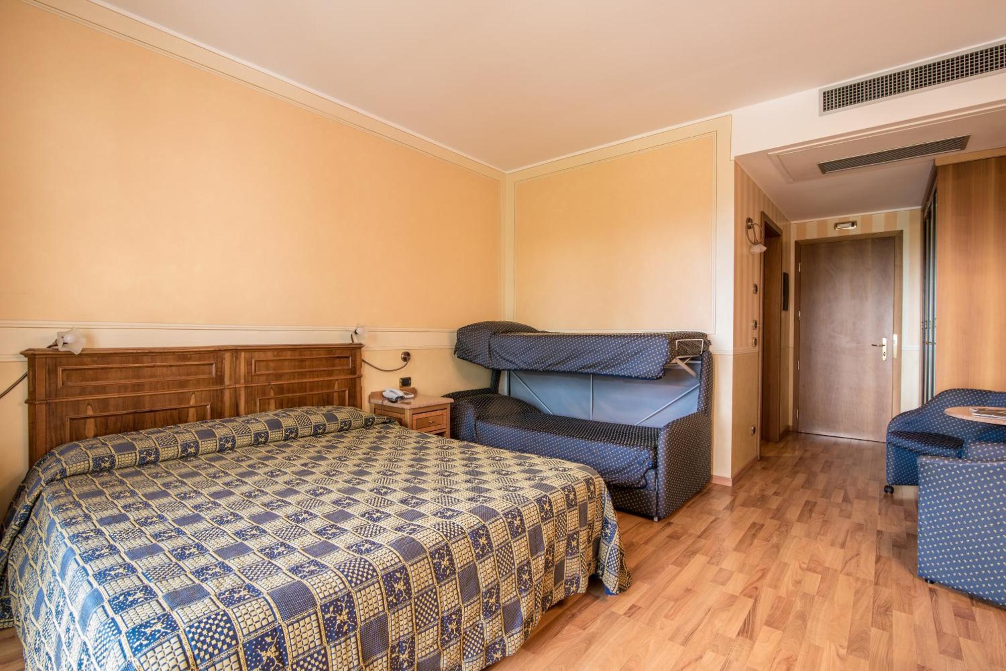 Hotel Porta Del Sole Сояно-дель-Лаґо Екстер'єр фото