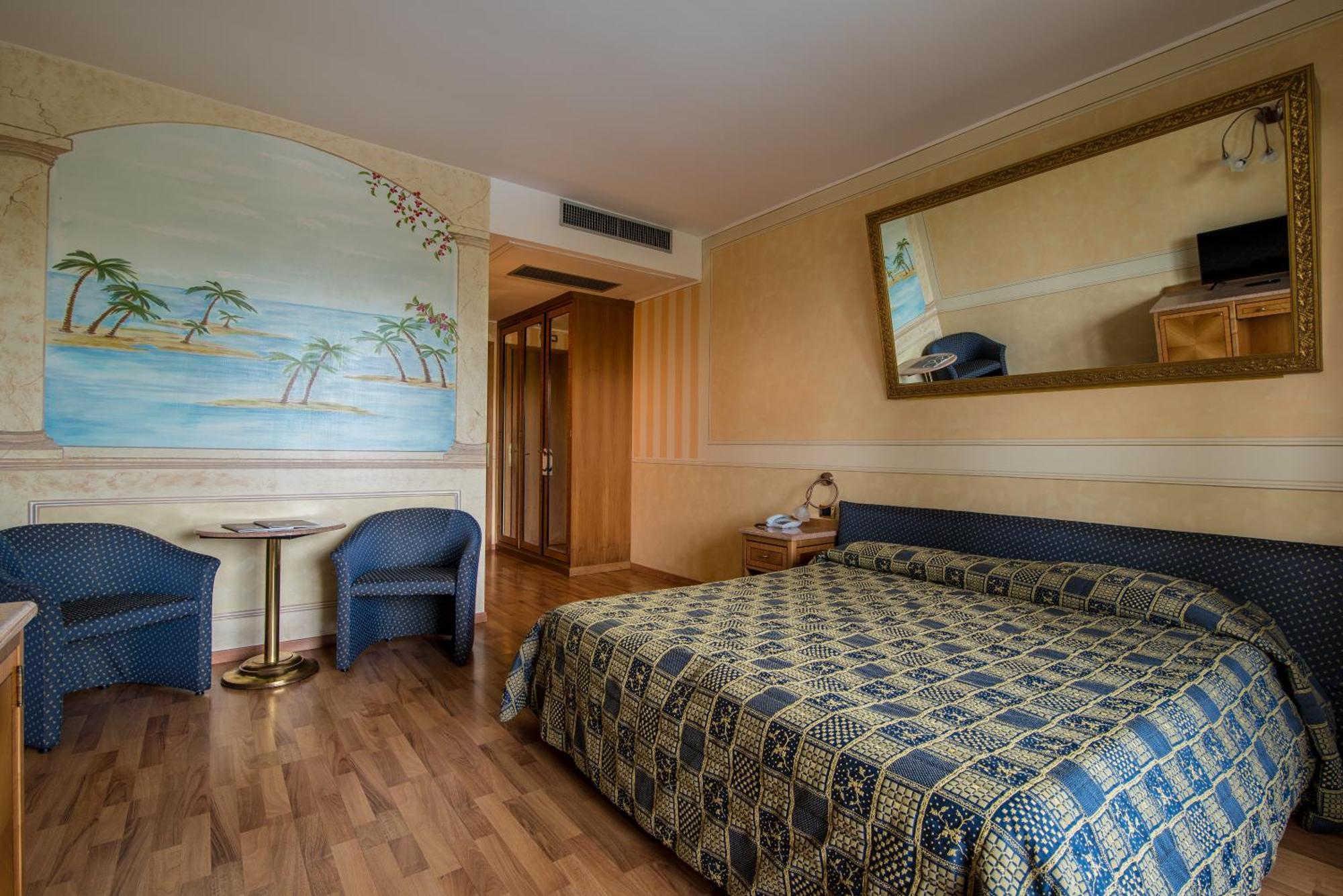 Hotel Porta Del Sole Сояно-дель-Лаґо Екстер'єр фото