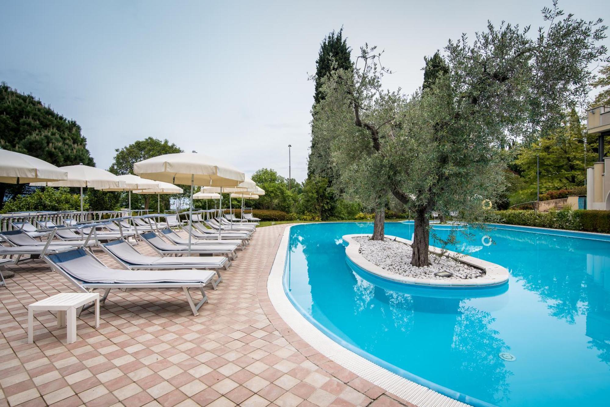 Hotel Porta Del Sole Сояно-дель-Лаґо Екстер'єр фото