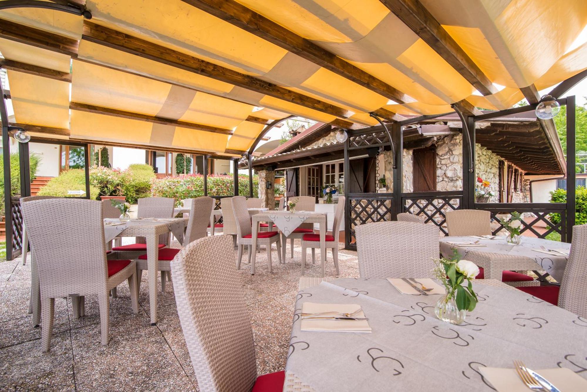 Hotel Porta Del Sole Сояно-дель-Лаґо Екстер'єр фото