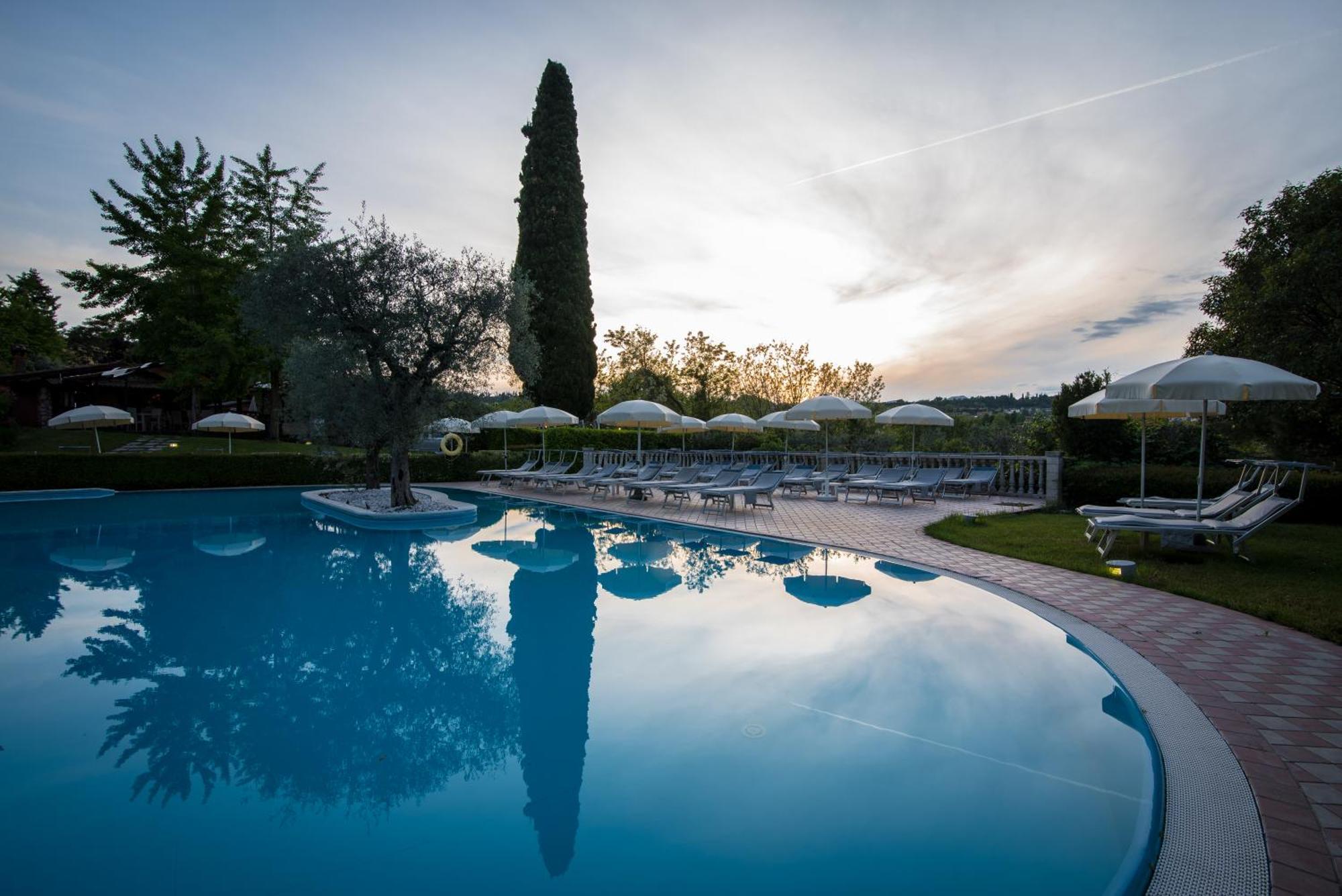 Hotel Porta Del Sole Сояно-дель-Лаґо Екстер'єр фото