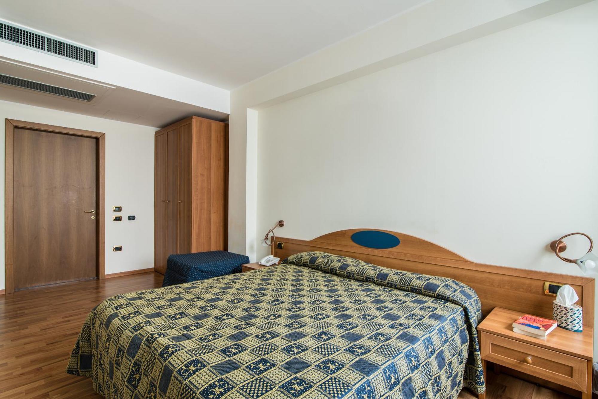 Hotel Porta Del Sole Сояно-дель-Лаґо Екстер'єр фото