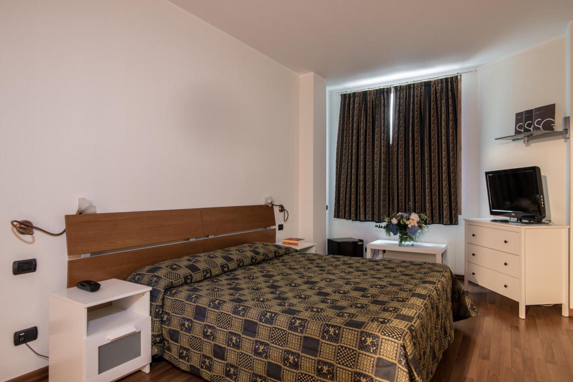 Hotel Porta Del Sole Сояно-дель-Лаґо Екстер'єр фото