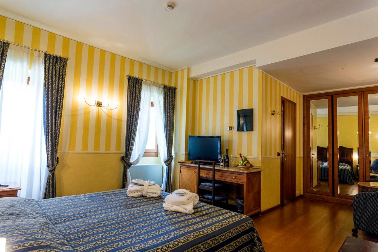Hotel Porta Del Sole Сояно-дель-Лаґо Екстер'єр фото